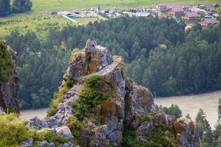 Скала Чертов палец
