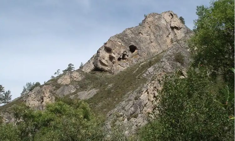 Гора семипещерная